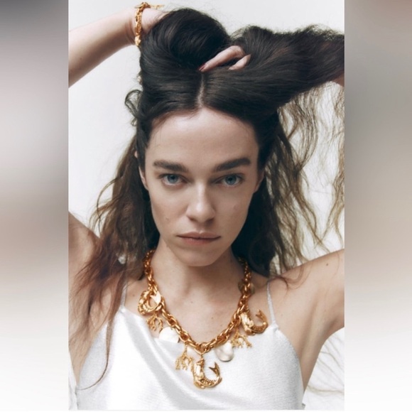 NEW ZARA FISH CHARM NECKLACE GOLDEN PEARL MERMAID - Picture 2 of 7